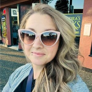 Meet your Posher, Joy